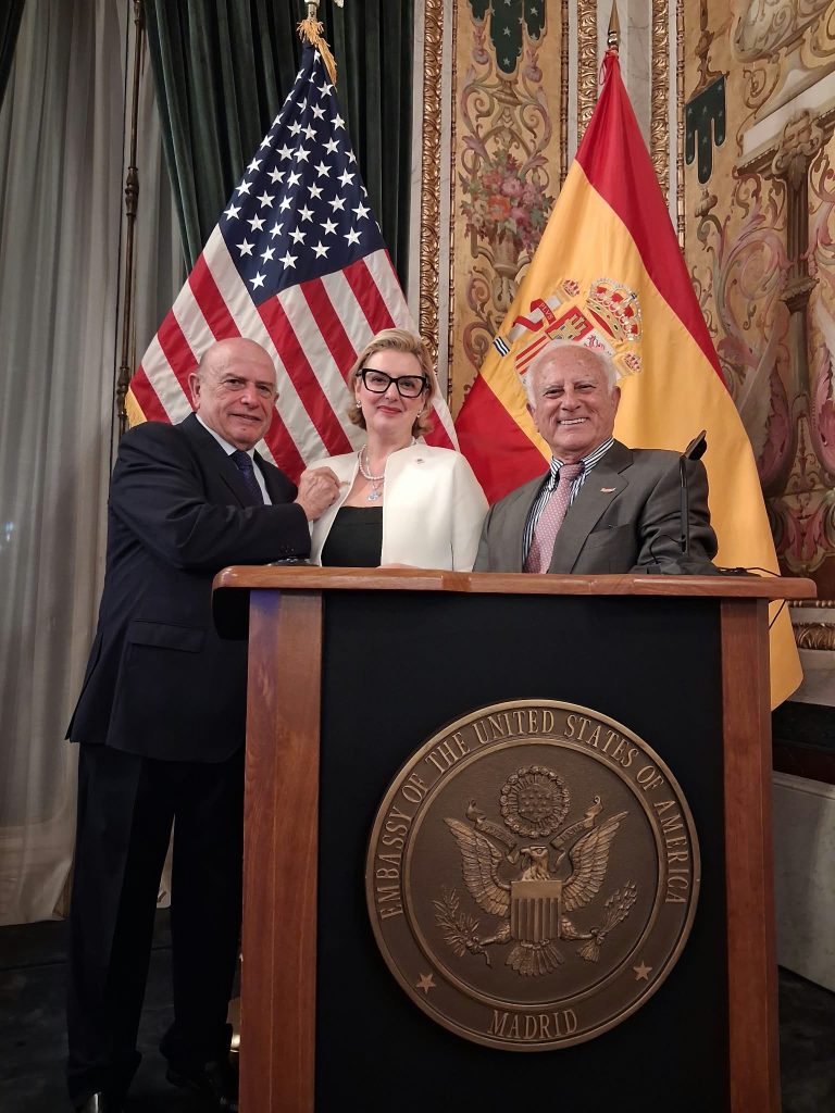 Presidente, vicepresidente e invitada.